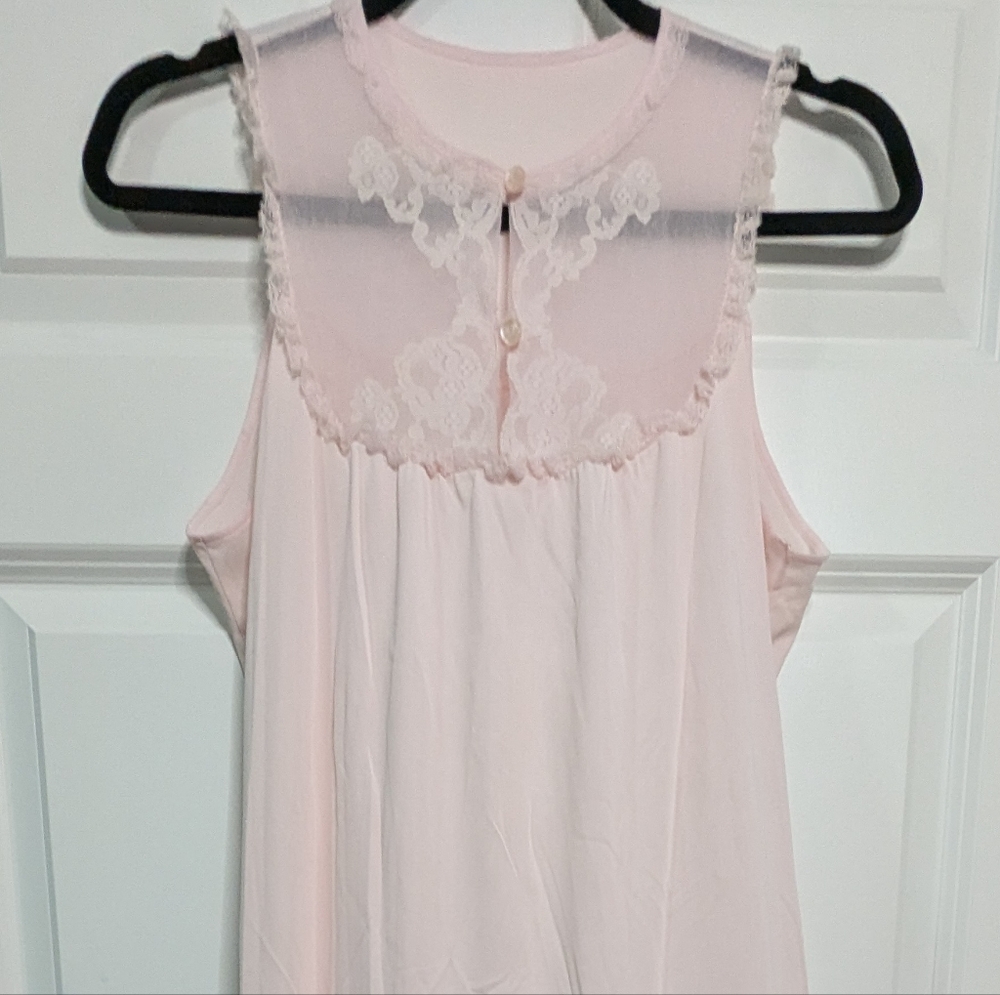 Vintage Pink Nylon Nightgown, lace detail at collar. #180 - Picture 5 of 5